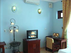 Deluxe double or twin with city view, french bed, private facilities (bath and shower), and breakfast